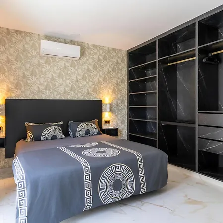 Hh Riz - Adults Only