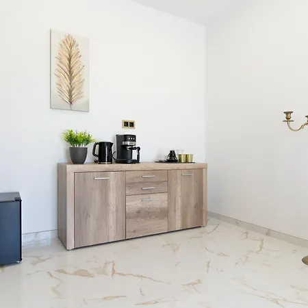 Hh Riz - Adults Only