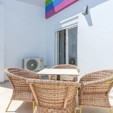 Hh Riz - Adults Only