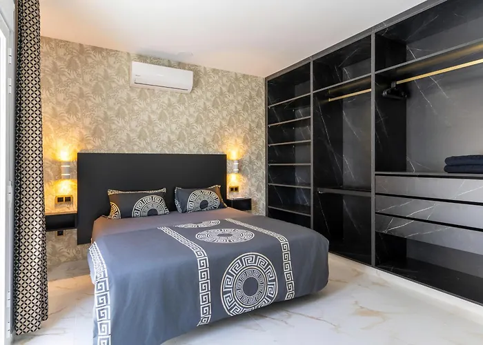 Hh Riz - Adults Only