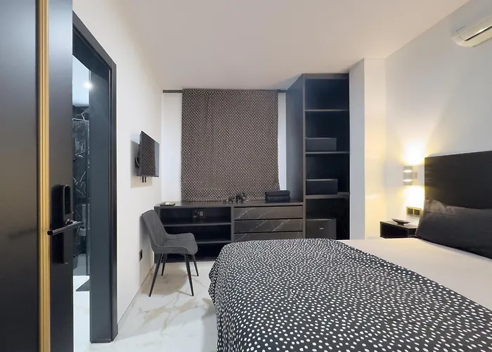 Hh Riz - Adults Only