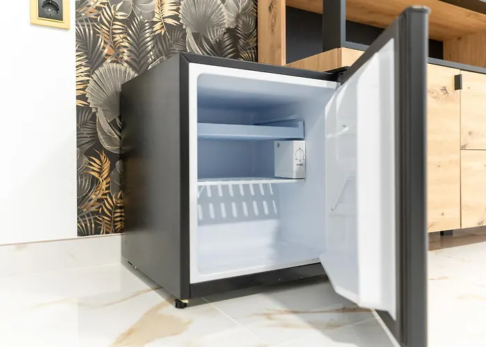 Hh Riz - Adults Only