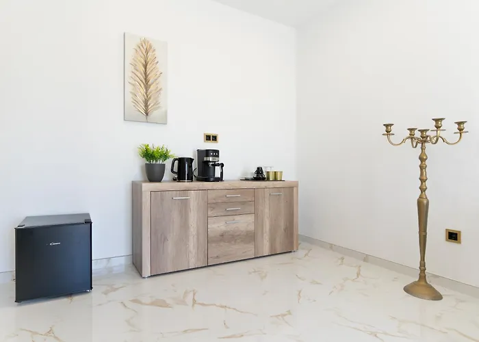 Hh Riz - Adults Only