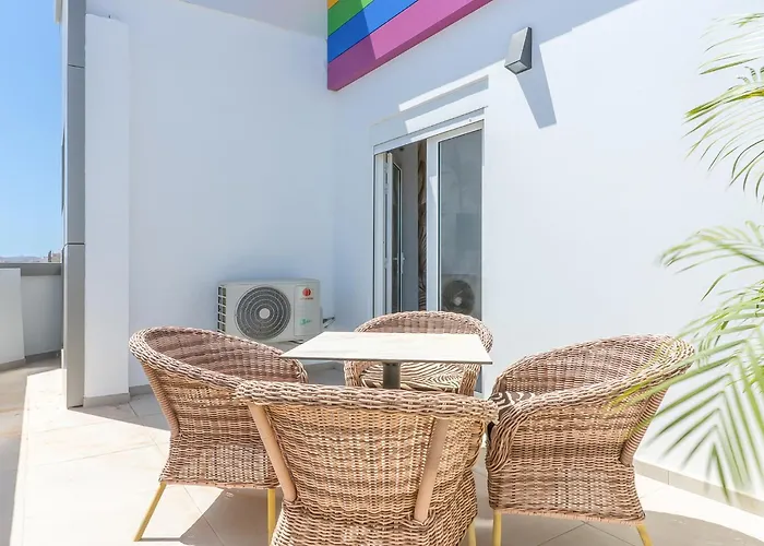 Hh Riz - Adults Only